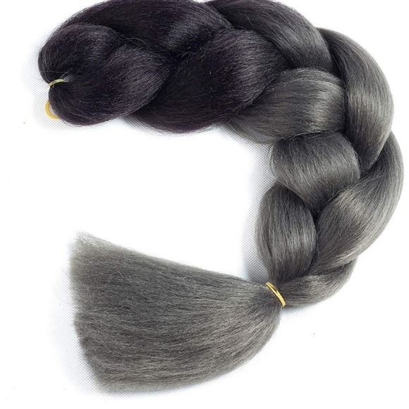5 packs of Black Gray ombré braiding hair *NWT*
?